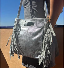 Charger l'image dans la galerie, Sac Alba Gris Argent Irisé - Élégance Lumineuse pour la Femme Moderne