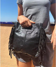 Charger l'image dans la galerie, Sac Alba Noir Irisé - L'Élégance à la Croisée du Style et de la Praticité