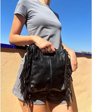 Charger l'image dans la galerie, Sac Alba Noir Irisé - L'Élégance à la Croisée du Style et de la Praticité