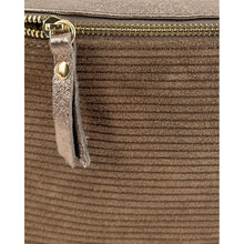 Charger l'image dans la galerie, Sac Banane Femme Bi-Matière Daim Côtelé Taupe et Cuir Irisé Bronze - Style Urbain, Confort pour Sport et Voyage