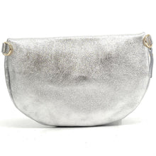 Charger l'image dans la galerie, Sac Banane Femmme en Cuir Format Moyen Porté Ceinture et Poitrine Idéal Sport et Voyage Argent Irisé Taille M-Matéra
