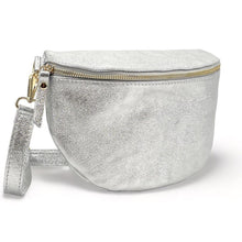 Charger l'image dans la galerie, Sac Banane Femme en Cuir Grand Format - Argent Irisé, Taille XL, Idéal pour Sport et Voyage