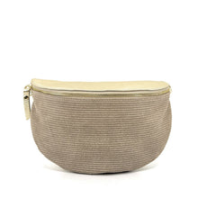 Charger l'image dans la galerie, Sac Banane Élégant Femme Bi-Matière Daim Cotelé Beige et Cuir Doré Irisé - Confort et Style pour Sport et Voyage