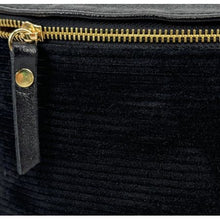 Charger l'image dans la galerie, Sac Banane Femme Bi-Matière Daim Côtelé Noir et Cuir Irisé Noir - Confort et Style pour Sport et Voyage