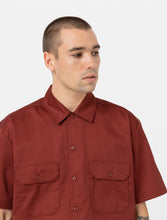 Charger l'image dans la galerie, Chemise Dickies Work Shirt Homme Brique à Manches Courtes - Style Décontracté et Robuste