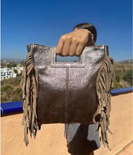 Charger l'image dans la galerie, Sac Alba Bronze Irisé - Éclat et Versatilité au Quotidien