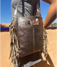 Charger l'image dans la galerie, Sac Alba Bronze Irisé - Éclat et Versatilité au Quotidien