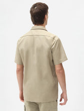 Charger l'image dans la galerie, Chemise Homme Dickies Work Shirt Beige à Manches Courtes - Confort et Style Quotidien