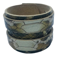 Charger l'image dans la galerie, Bracelet de Force en Cuir Véritable Effet Python - Double Lanières et Confort, Parfait pour le Travail et le Style