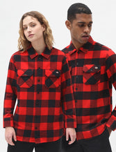 Charger l'image dans la galerie, Chemise Homme Dickies Sacramento Rouge - Élégance Classique et Confort au Quotidien