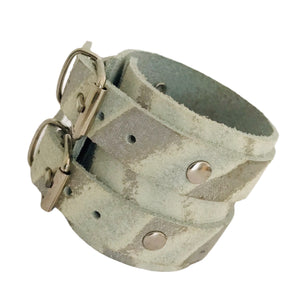Bracelet de Force en Cuir Gris Métallique-Lima - Style et Confort pour les Activités de Force