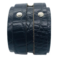 Charger l'image dans la galerie, Bracelet de Force en Cuir Véritable Double Lanières Effet Croco Noir - MONSARAZ - Style et Résistance