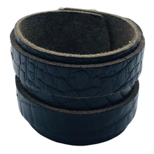 Charger l'image dans la galerie, Bracelet de Force en Cuir Véritable Double Lanières Effet Croco Noir - MONSARAZ - Style et Résistance