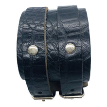 Charger l'image dans la galerie, Bracelet de Force en Cuir Véritable Double Lanières Effet Croco Noir - MONSARAZ - Style et Résistance