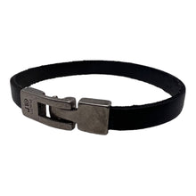 Charger l'image dans la galerie, Bracelet Unisexe en Cuir Plat Punto Ar 21 - Élégance et Originalité en Noir, Brun et Rouge