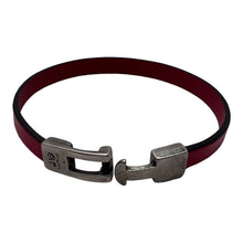 Charger l'image dans la galerie, Bracelet Unisexe en Cuir Plat Punto Ar 21 - Élégance et Originalité en Noir, Brun et Rouge