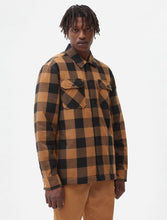 Charger l'image dans la galerie, Chemise Dickies Sacramento Doublée Sherpa pour Homme - Confort et Style en Noir et Marron