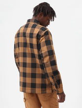 Charger l'image dans la galerie, Chemise Dickies Sacramento Doublée Sherpa pour Homme - Confort et Style en Noir et Marron