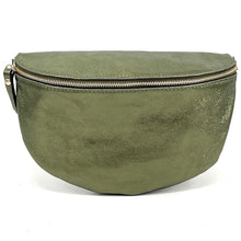 Charger l&#39;image dans la galerie, Sac Banane Femme XL en Cuir Vert Irisé - Grand Format, Idéal pour Sport et Voyage
