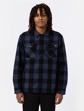 Charger l&#39;image dans la galerie, Chemise Homme Dickies Sacramento Doublée Sherpa - Confort et Style en Noir et Bleu
