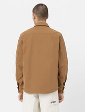 Charger l&#39;image dans la galerie, Chemise Dickies Duck Canvas Camel - Robuste et Élégante pour Tous les Jours
