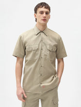 Charger l&#39;image dans la galerie, Chemise Homme Dickies Work Shirt Beige à Manches Courtes - Confort et Style Quotidien
