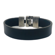 Charger l&#39;image dans la galerie, Bracelet Homme Cuir Plat Punto Ar 20 - Élégance Masculine en Noir et Brun
