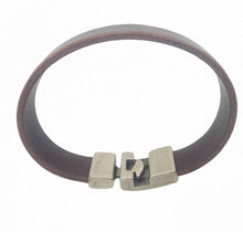 Charger l&#39;image dans la galerie, Bracelet Homme Cuir Plat Punto Ar 20 - Élégance Masculine en Noir et Brun
