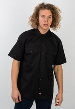 Charger l&#39;image dans la galerie, Chemise Dickies Work Shirt Black - Homme, Manches Courtes, Élégance et Confort au Quotidien
